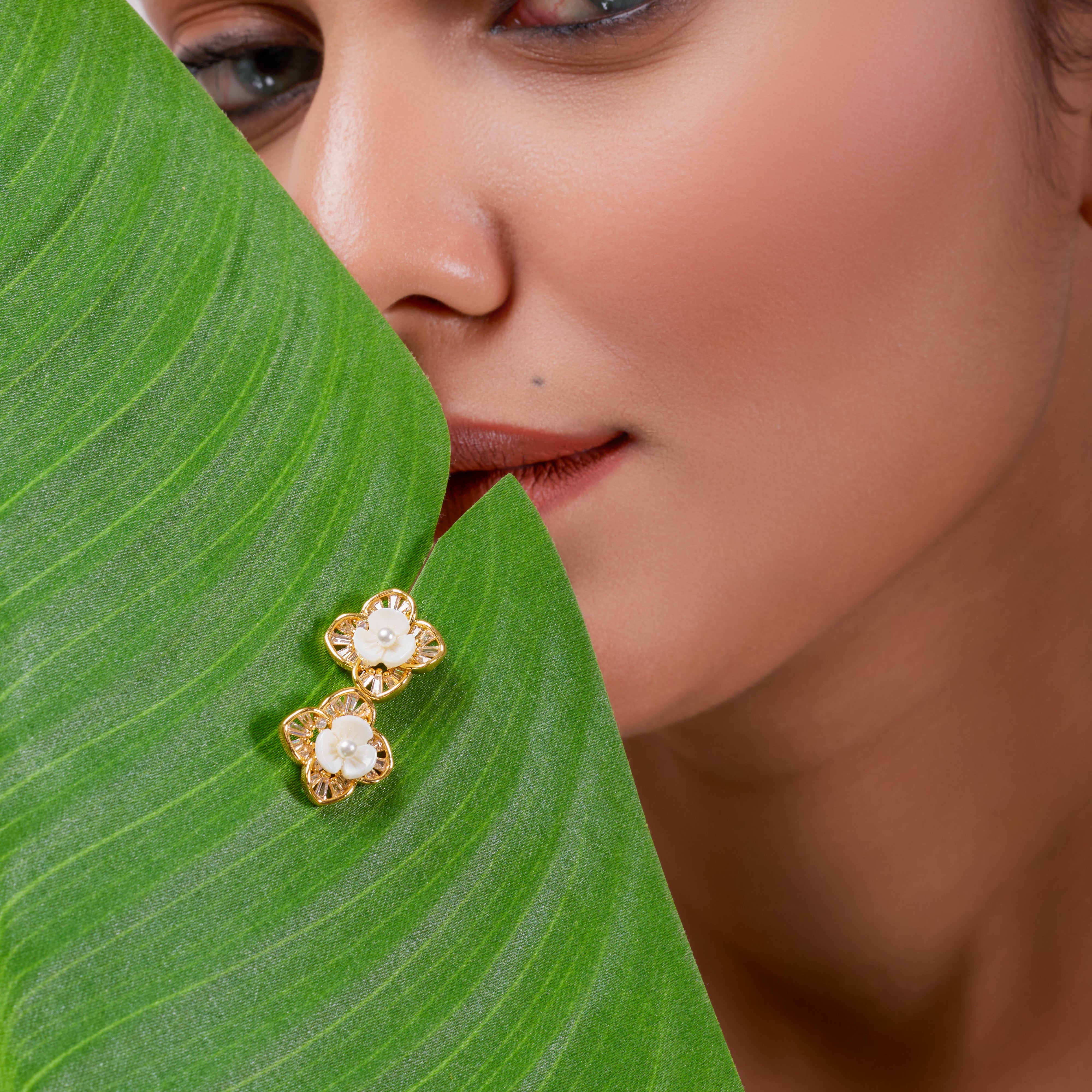 Eterna Bloom Pearl Stud Earrings