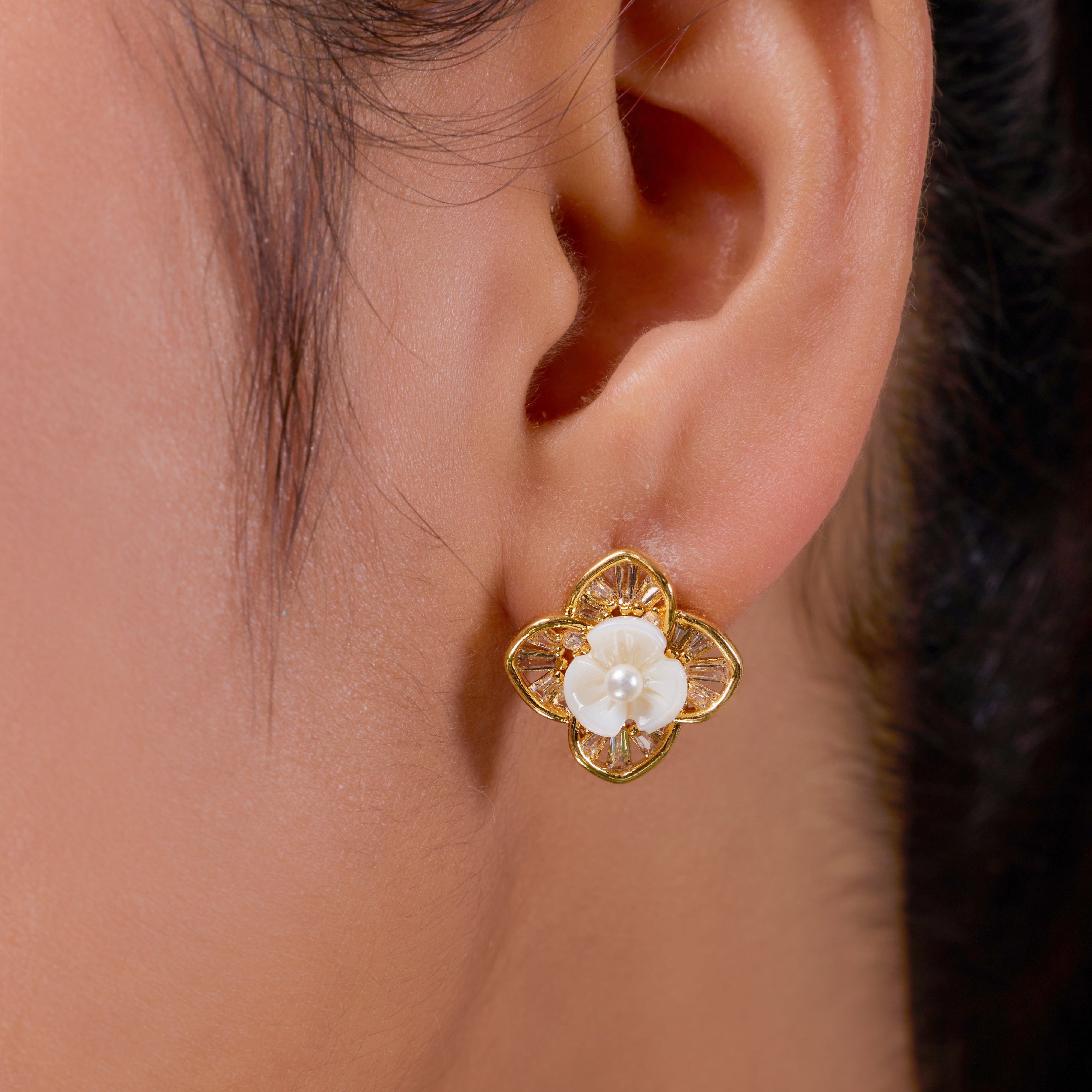 Eterna Bloom Pearl Stud Earrings