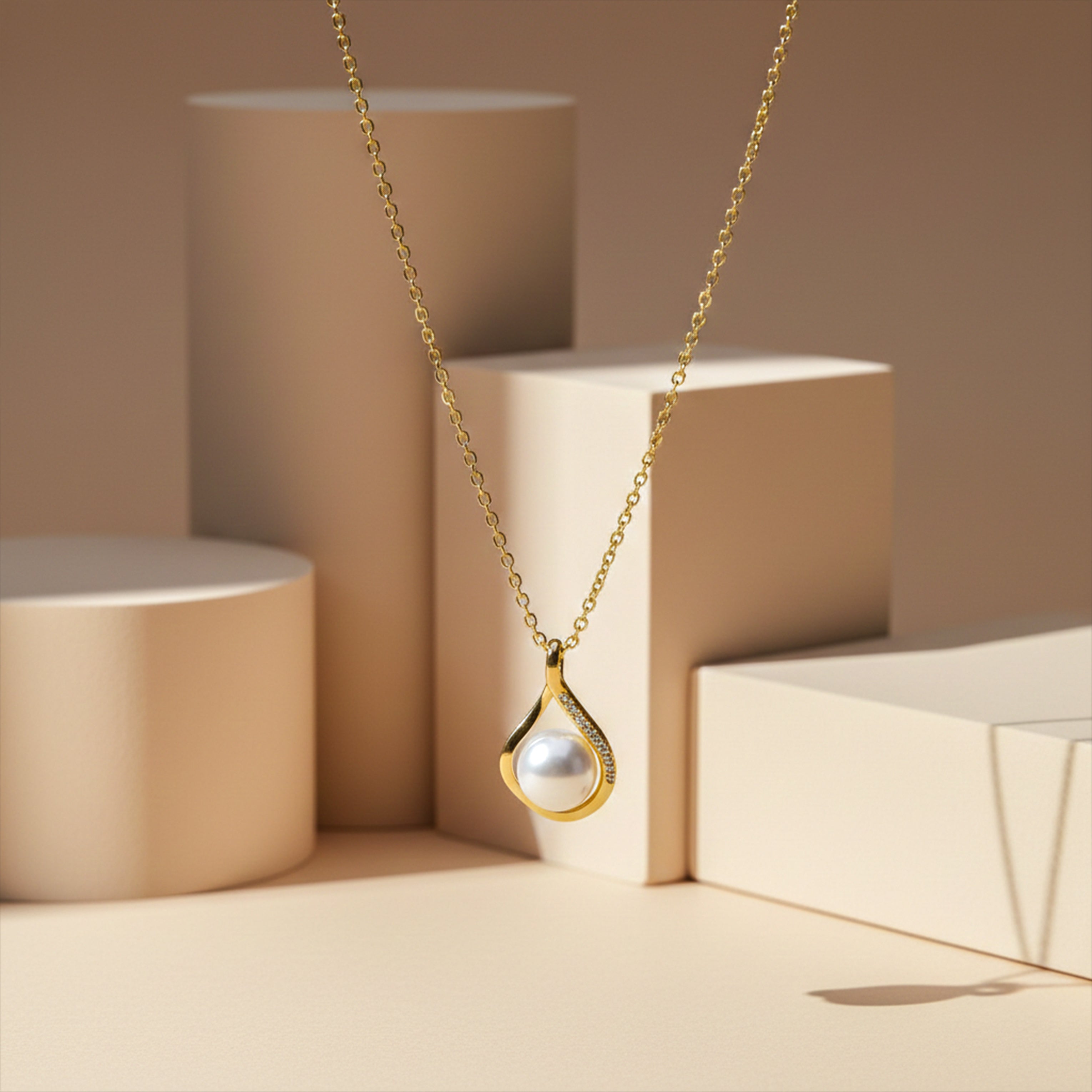 Teardrop Pearl Pendant Necklace