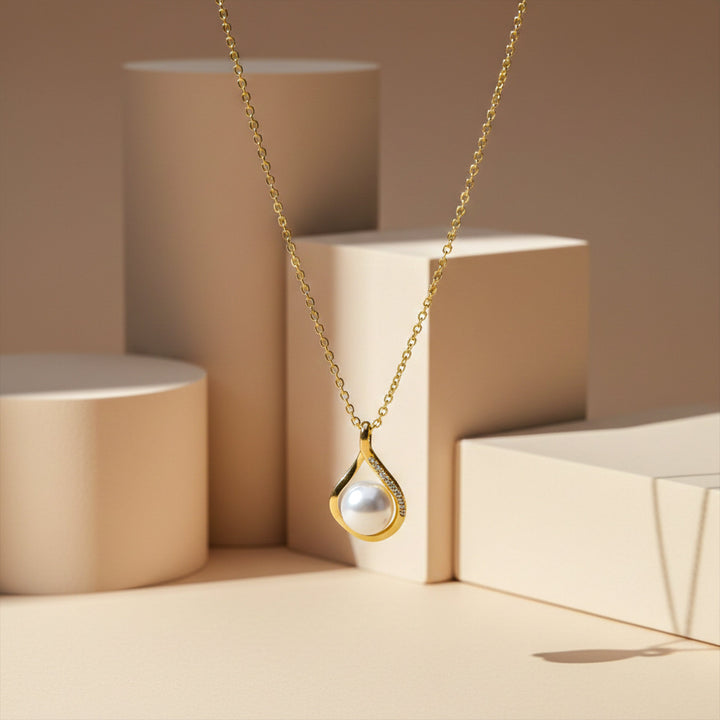 Teardrop Pearl Pendant Necklace