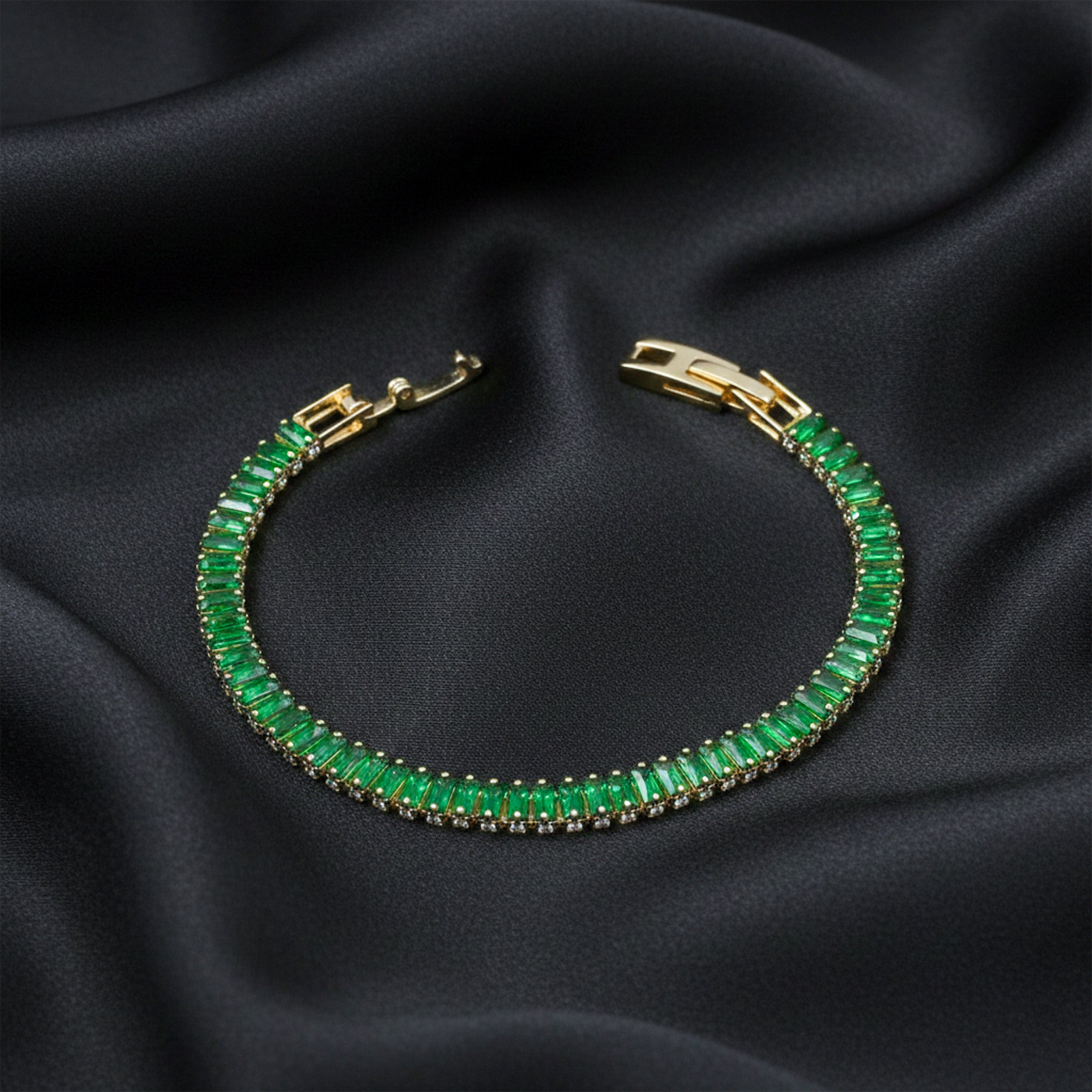 Regal Emerald Glow Bracelet