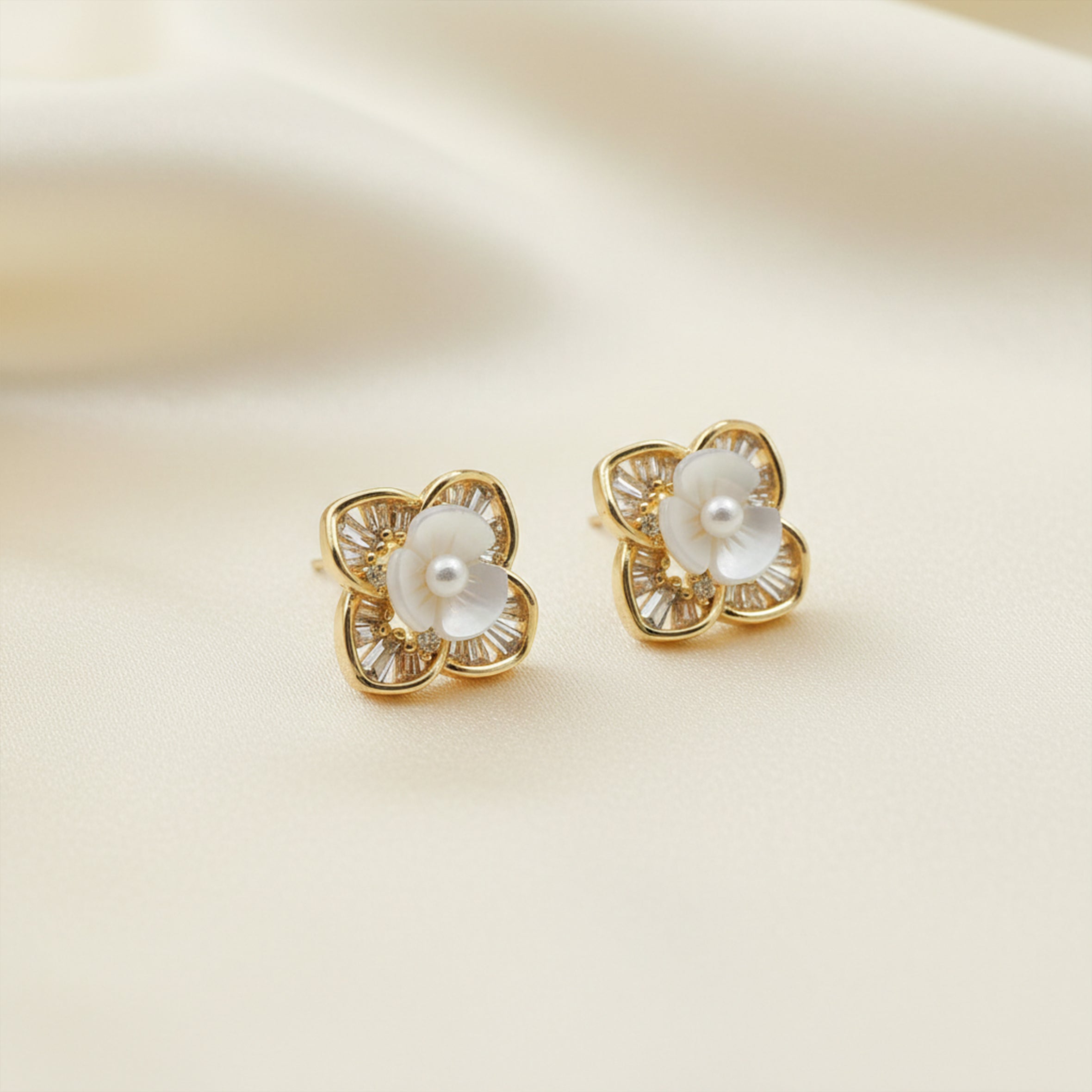 Eterna Bloom Pearl Stud Earrings