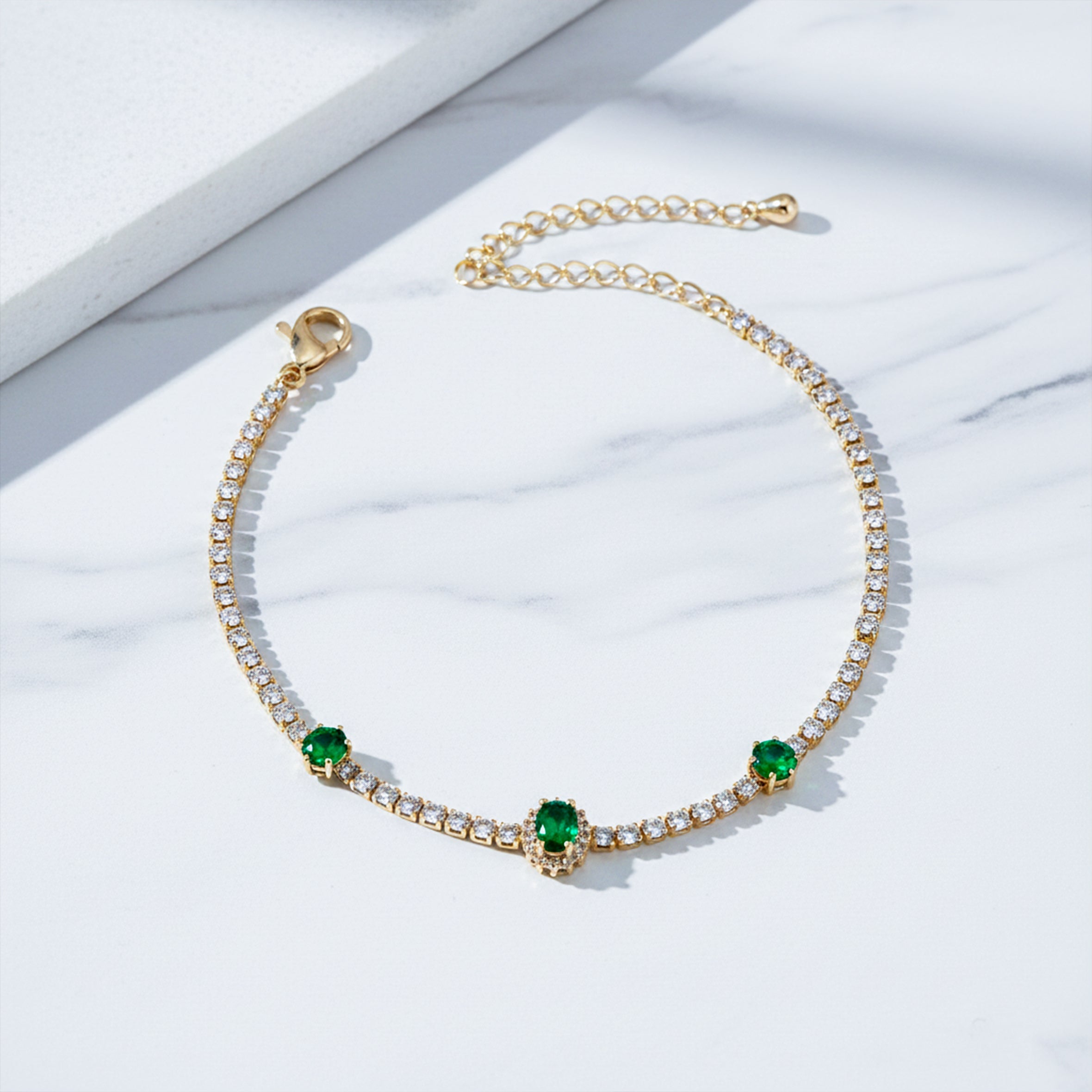 Zenvy Emerald Luxe Chain Bracelet