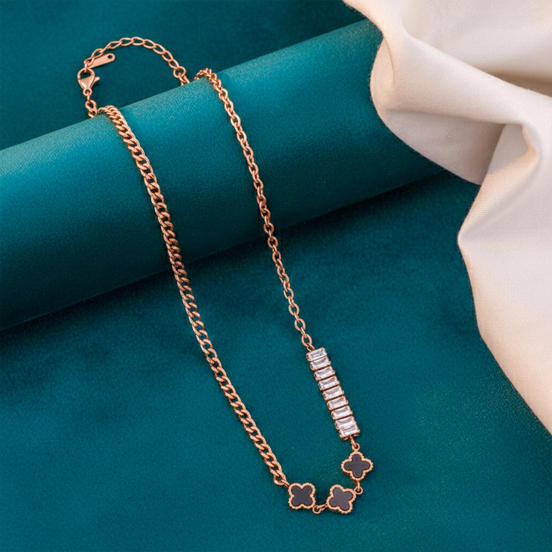 Clover Black Necklace