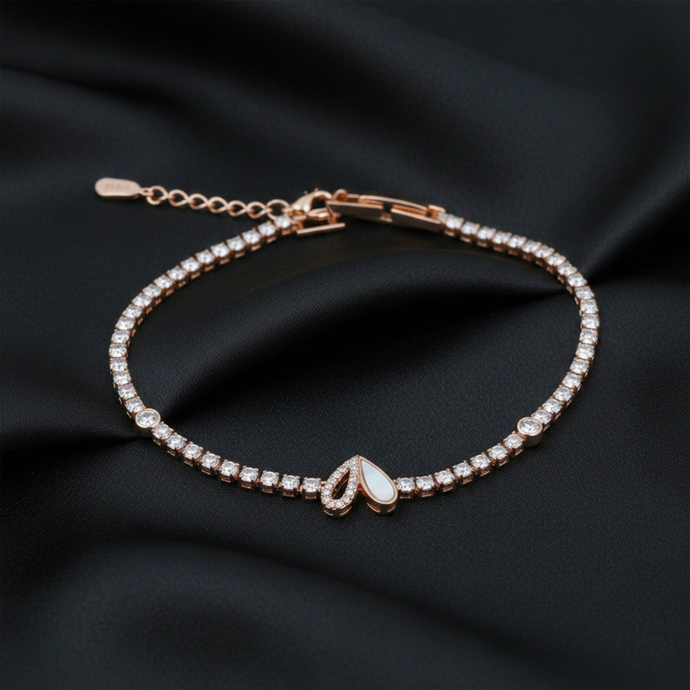 Amore Luxe Heart Bracelet