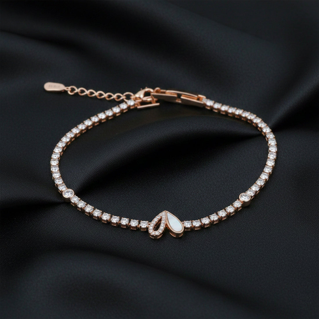 Amore Luxe Heart Bracelet