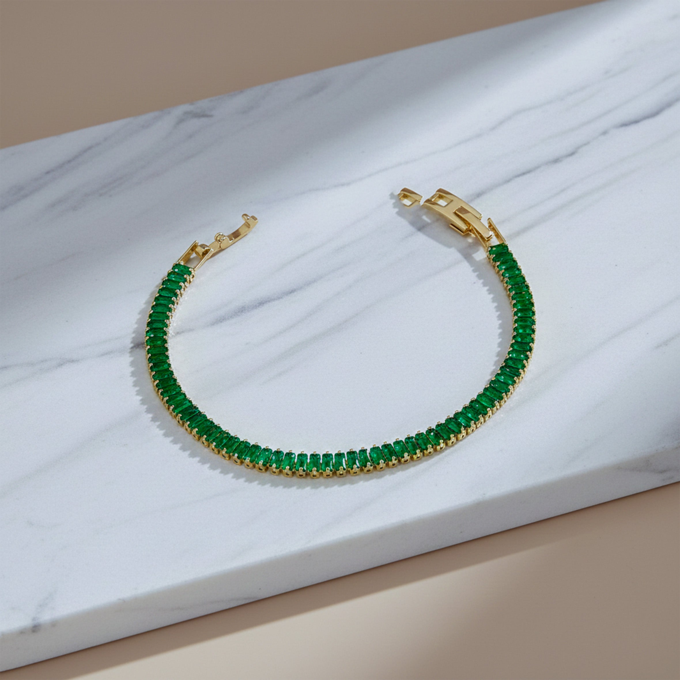 Regal Emerald Glow Bracelet