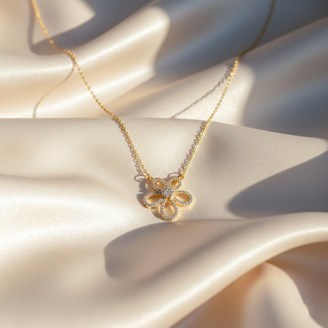 Daisy Sparkle Pendant Necklace