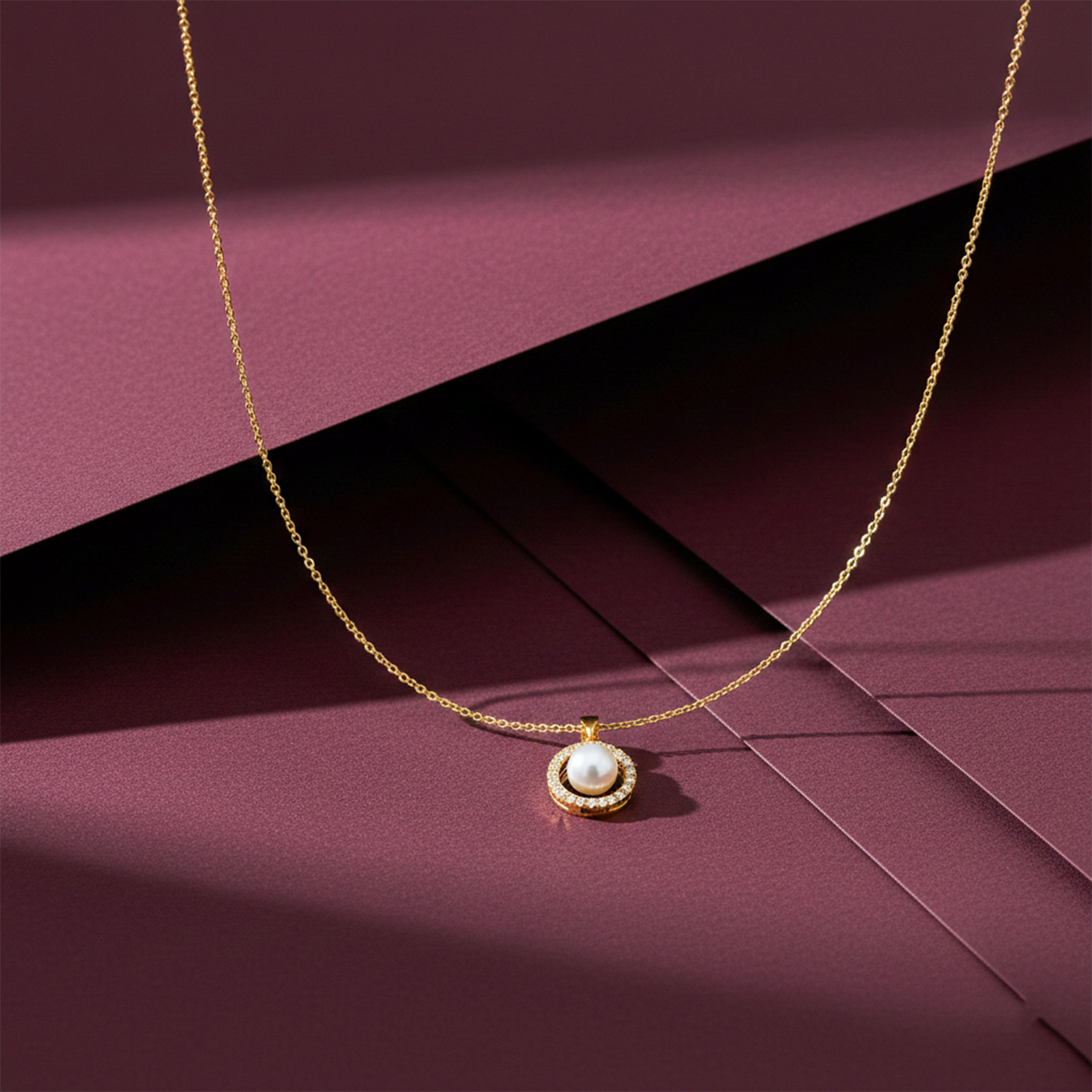 Classic Pearl & Gold Chain Necklace