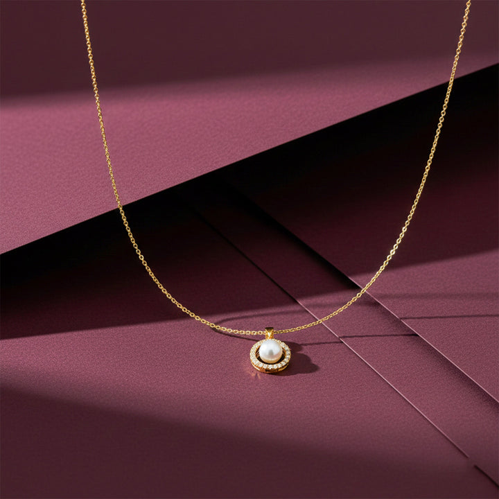Classic Pearl & Gold Chain Necklace