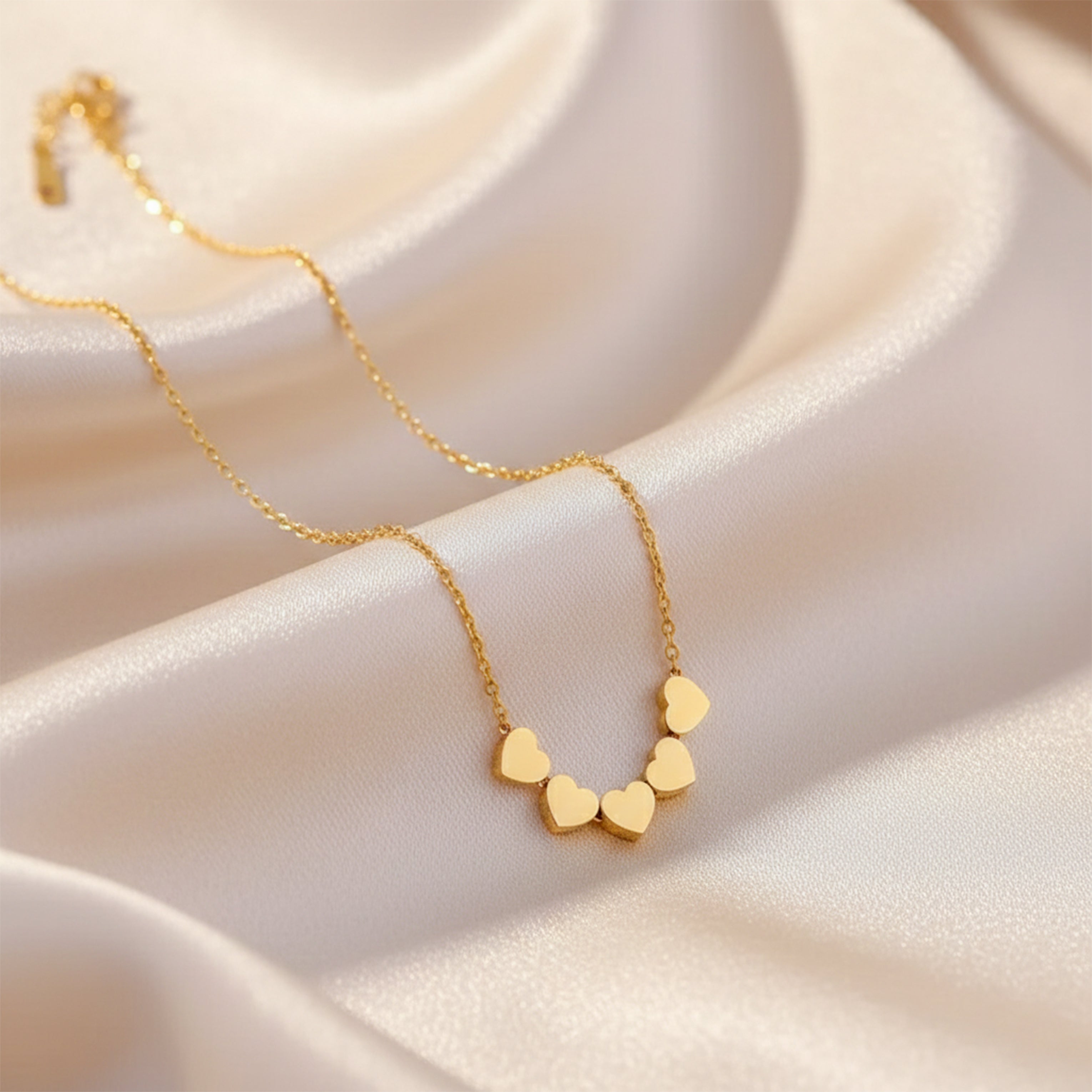 Ruhi Heart Necklace