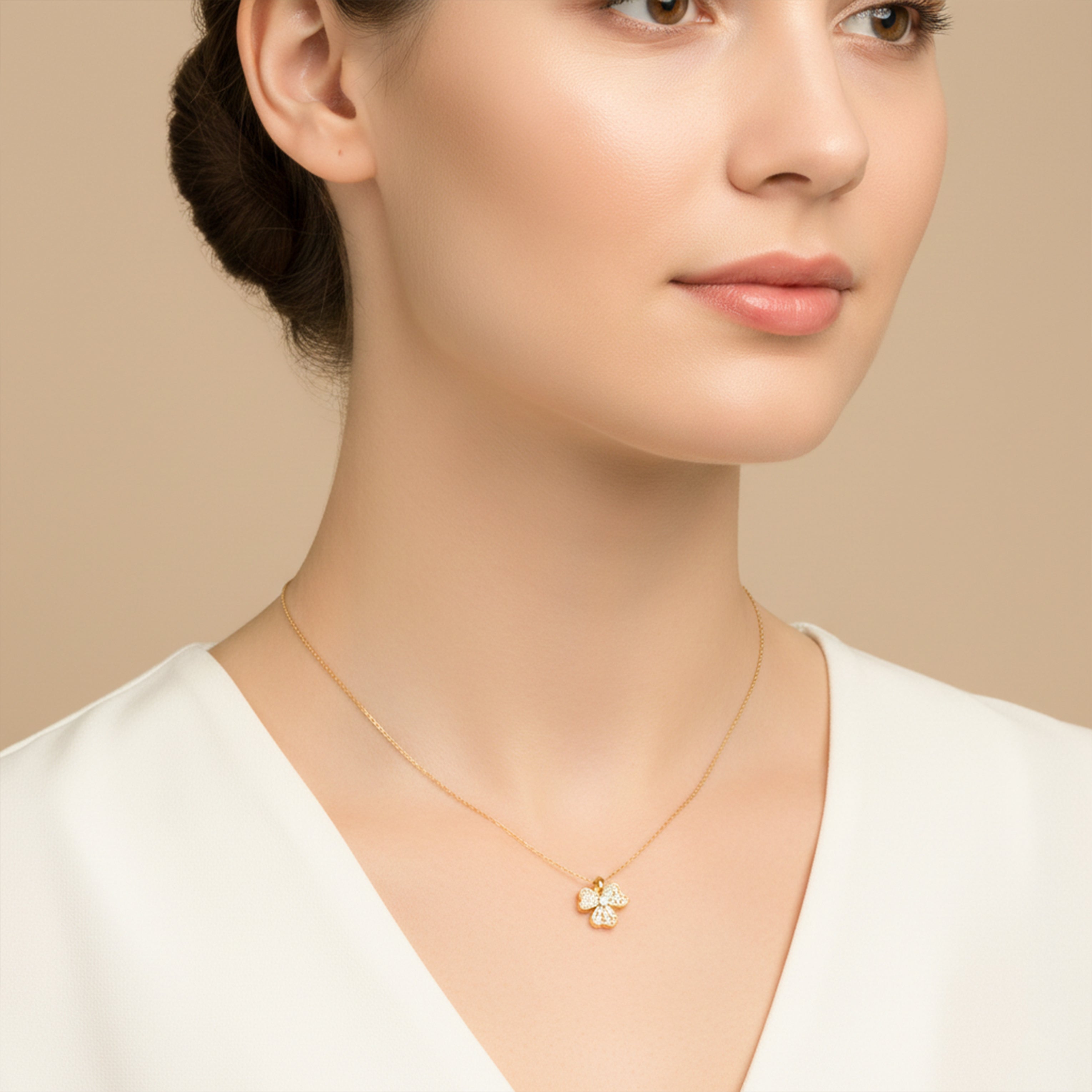 Dainty Gold Flower Pendant Necklace