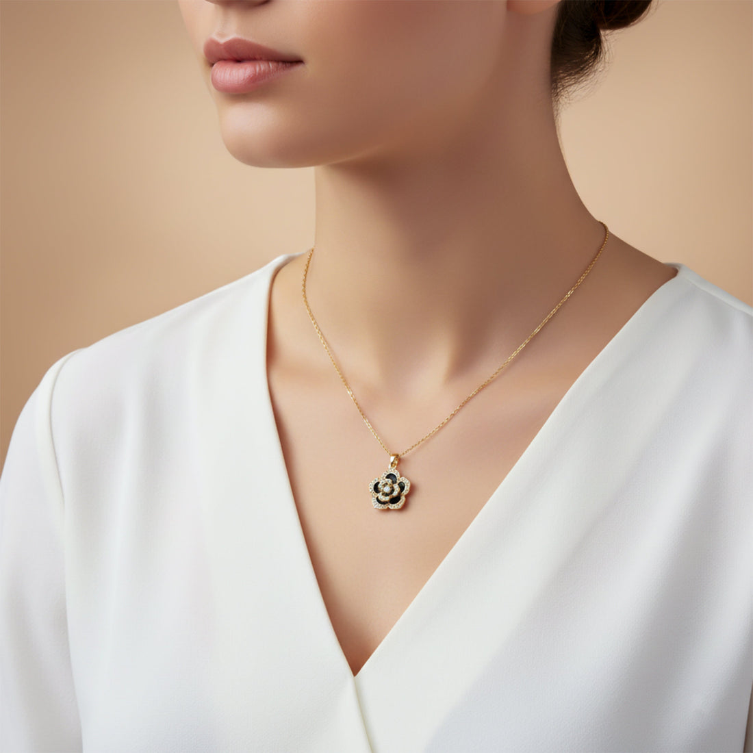 Elegant Gold Flower Pendant Necklace