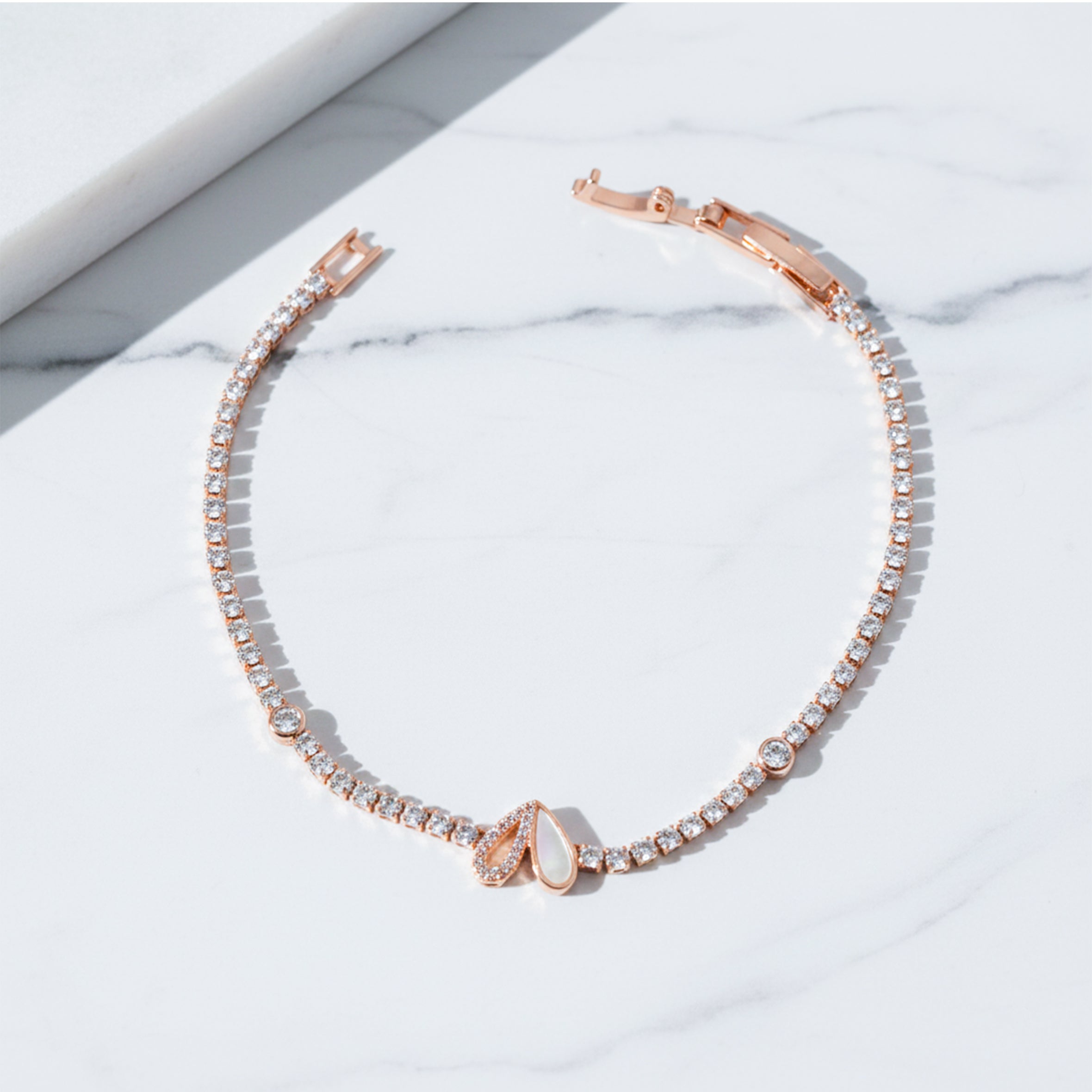 Amore Luxe Heart Bracelet