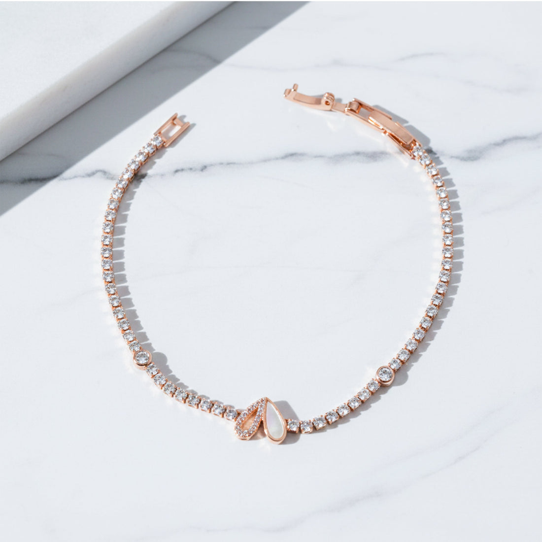 Amore Luxe Heart Bracelet