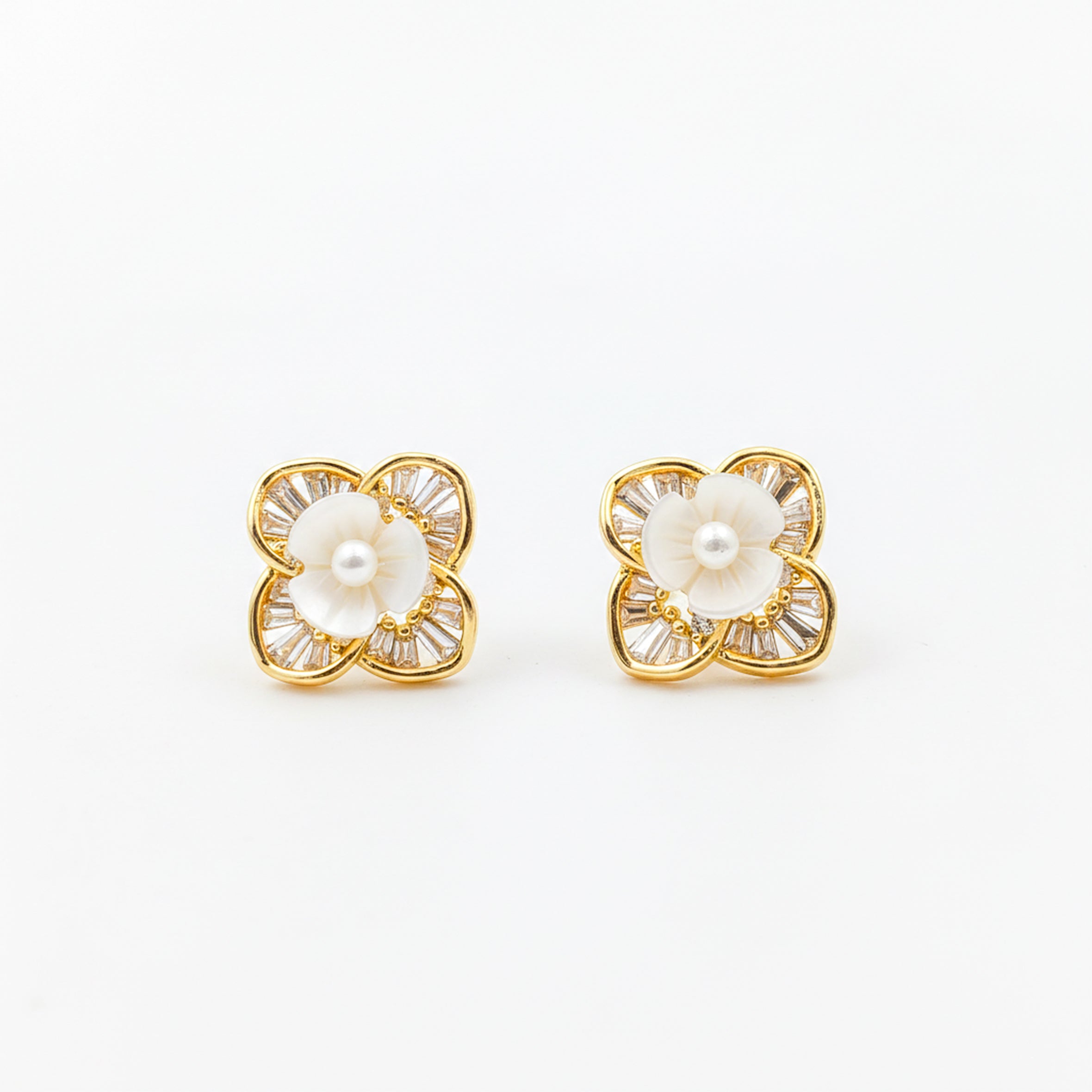 Eterna Bloom Pearl Stud Earrings