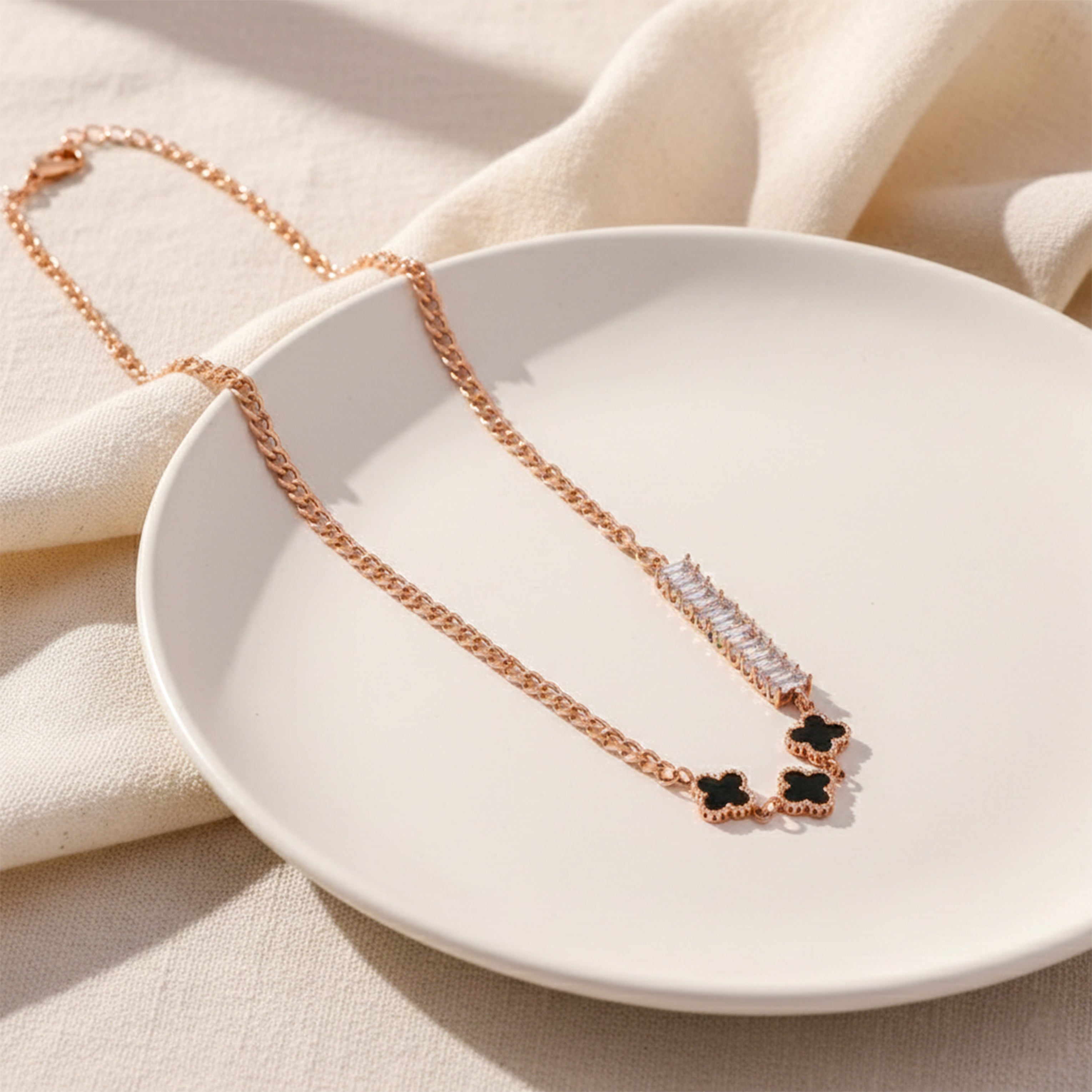 Clover Black Necklace