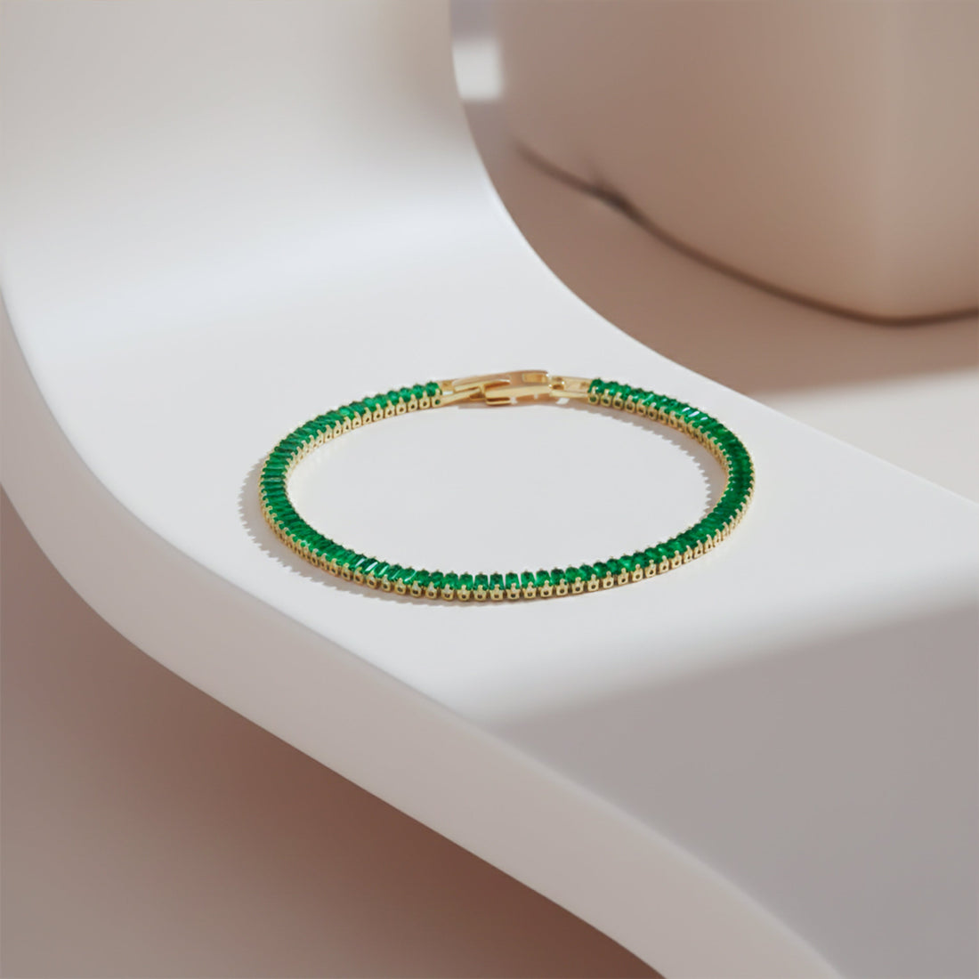Regal Emerald Glow Bracelet