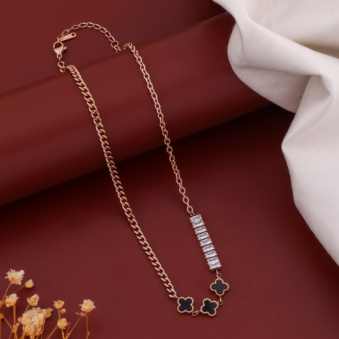 Clover Black Necklace