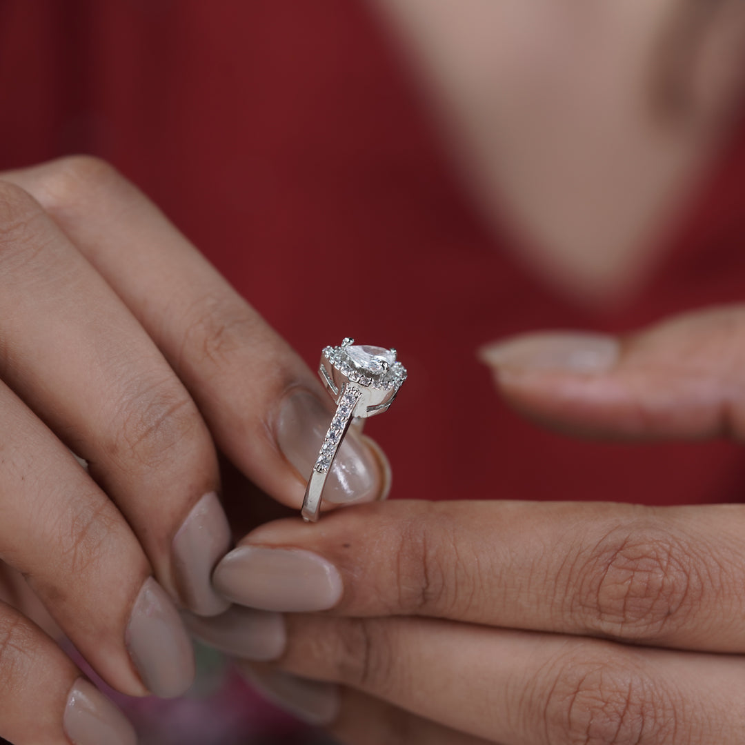 Amora Heart Halo Ring