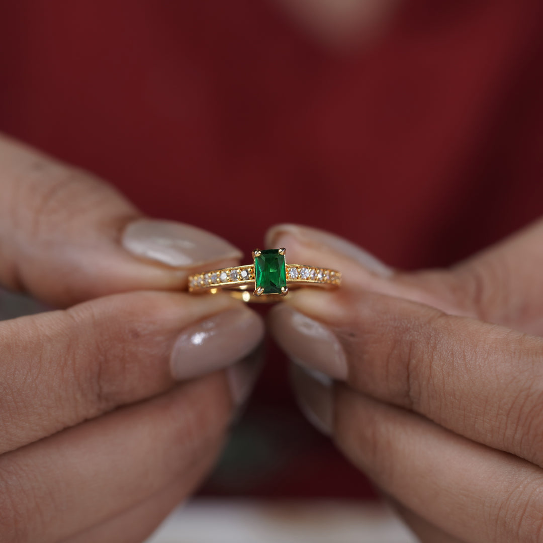 Emerald Royale Solitaire Ring