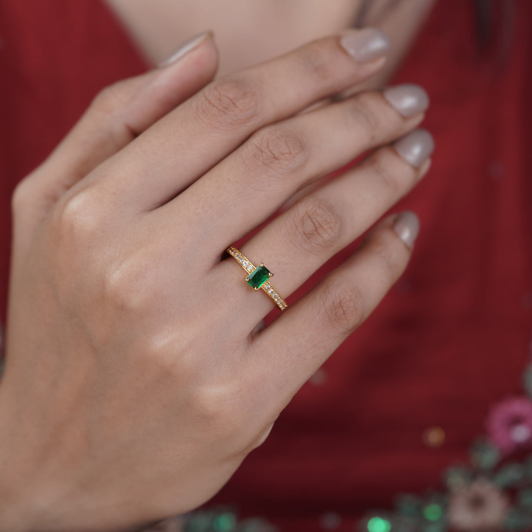 Emerald Royale Solitaire Ring